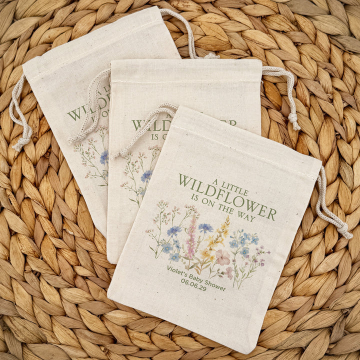 A Little Wildflower is on the Way, Baby Shower Drawstring Bags